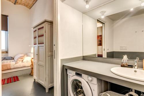 Trastevere 2 bdr orto botanico with private patio — 4-Star Luxury Hotel in Rome, Italy