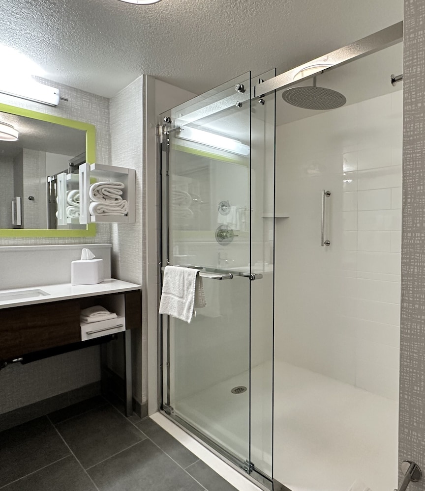 Hampton Inn & Suites Lathrop - photo 34