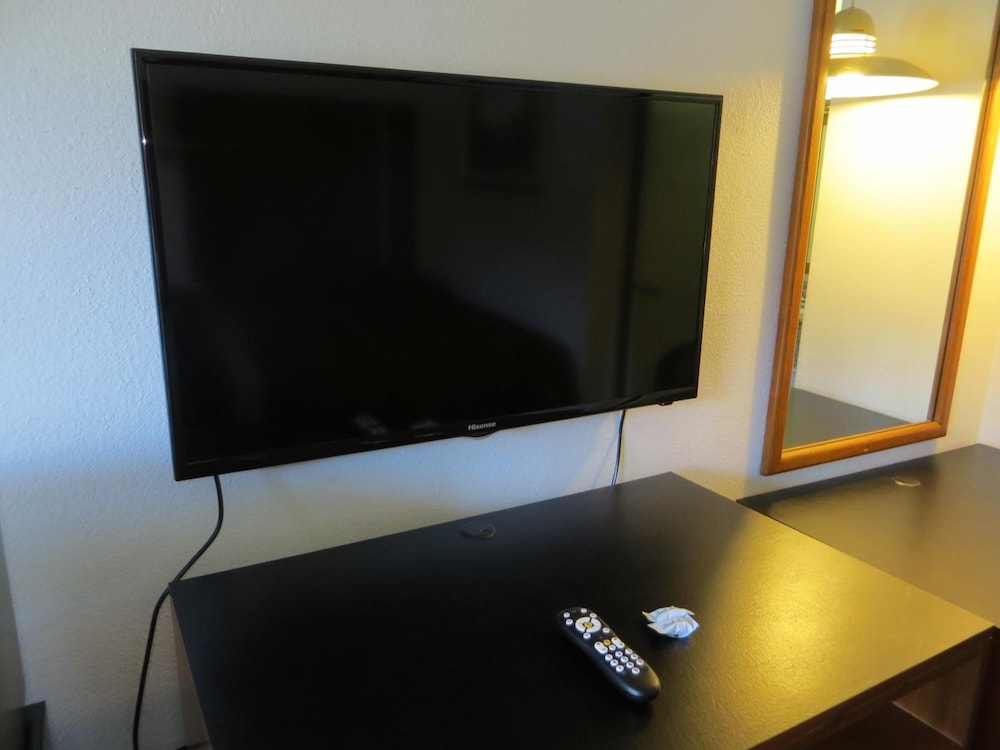 Riverside Inn & Suites - photo 16