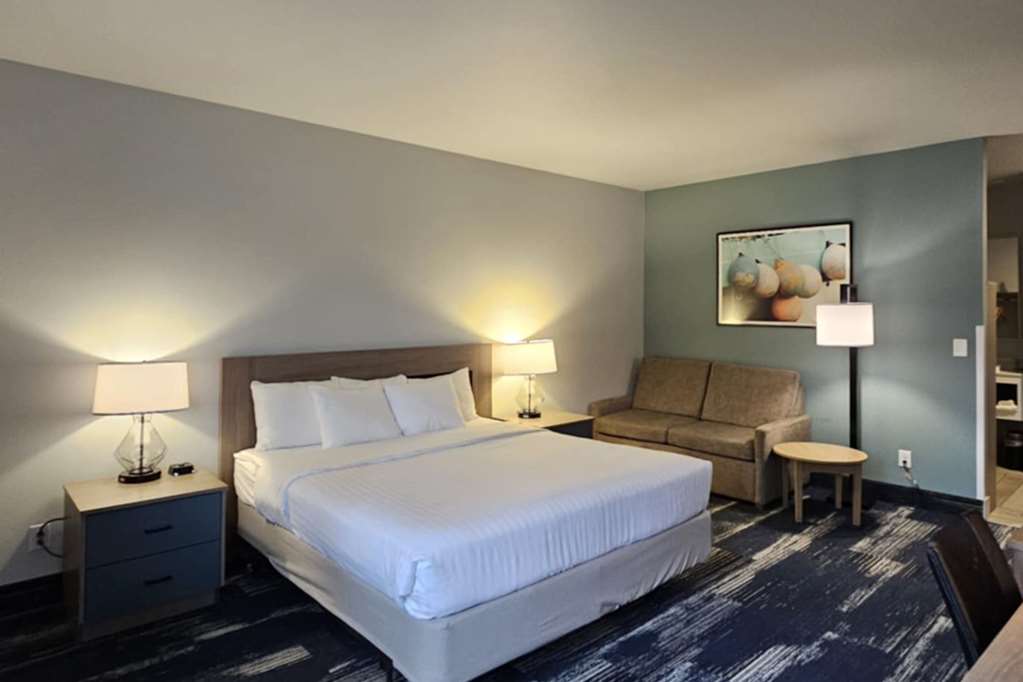 Edgewater Inn and Suites an Ascend Collection Hotel - photo 32