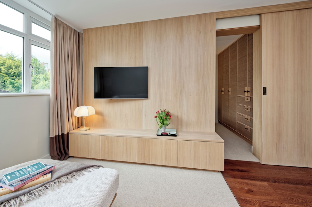 Scandi Delight by Underthedoormat — 4-Star Luxury Hotel in London, United Kingdom