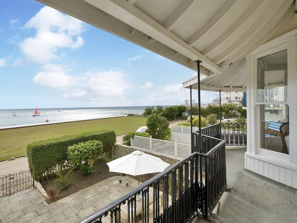 Sea House on The Beach — 4-Star Luxury Hotel in Bognor Regis, United Kingdom