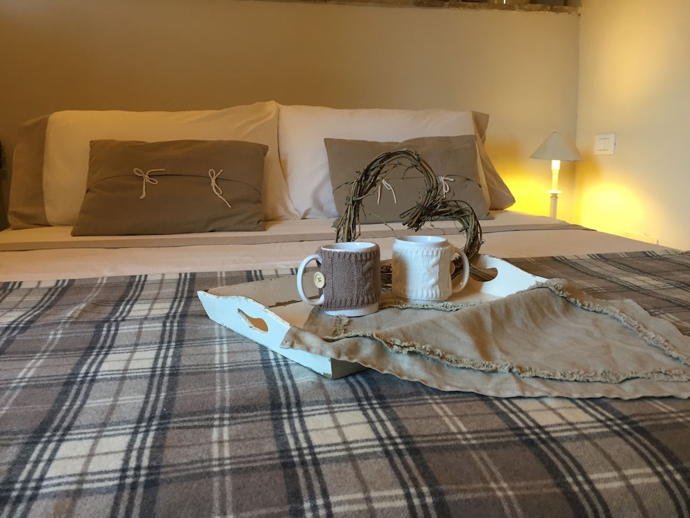 Room double Room With Services — hotel in San Giuliano Terme