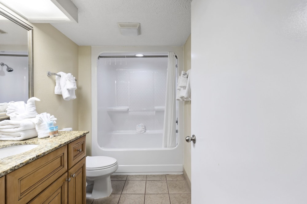Hosteeva Breathtaking Oceanfront Views w Pool Atlantica Towers Condo - photo 15