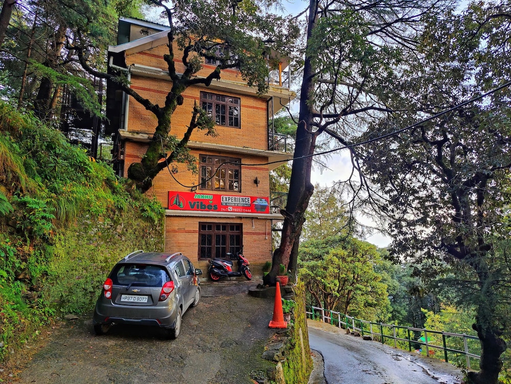 Goroomgo Jakhoo Vibes Shimla in Shimla, India
