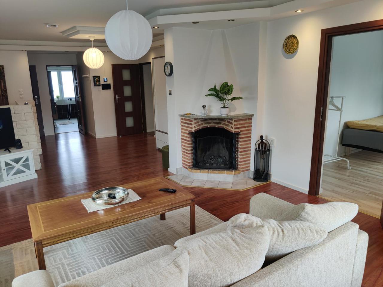 Luxury Villa with Beautiful Garden & Easy City Access — 4-Star Luxury Hotel in Katrineholm, Sweden