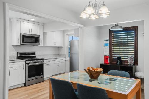 Peaceful Getaway with Renovated Amenities — 4-Star Luxury Hotel in San Diego, United States