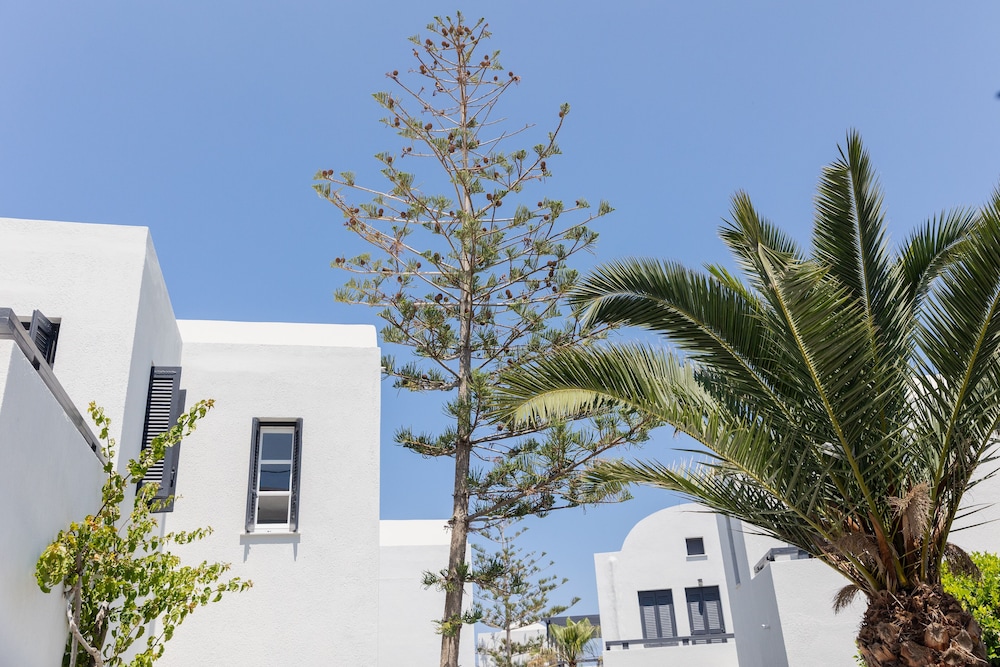 Scorpios Beach Santorini - carbon neutral hotel in Fira