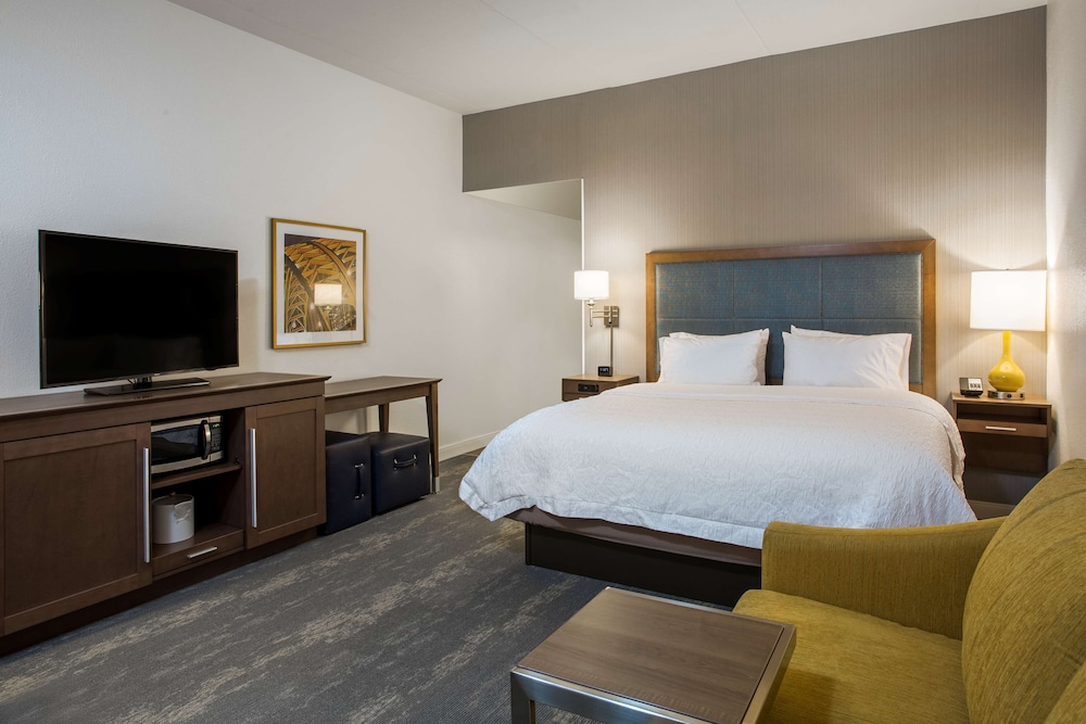 Hampton Inn & Suites Newport Cincinnati - photo 10