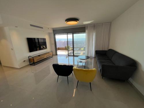 Luxury Condo — 4-Star Luxury Hotel in Qiryat Mozqin, Israel
