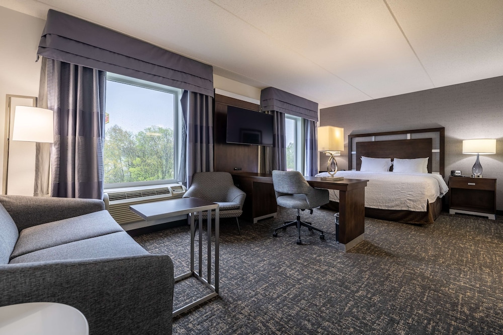Hampton Inn & Suites Greensboro Coliseum Area - photo 23
