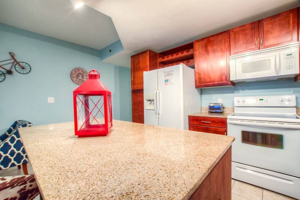 Laketown Wharf Resort by Aneliya's Rentals - photo 329