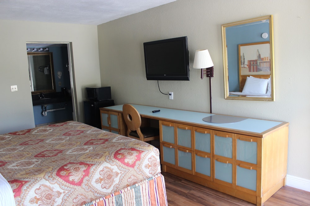 Tampa Inn Near Busch Gardens - photo 13