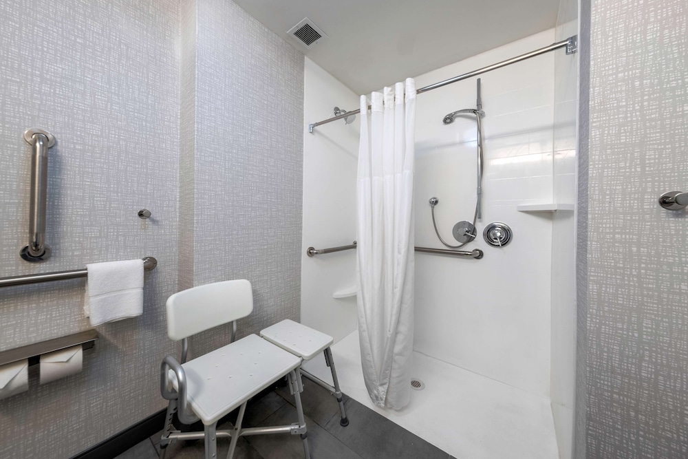 Hampton Inn Swedesboro Philadelphia - photo 30