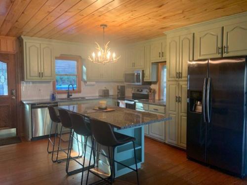 Lure Me Inn WALK to all resort amenities in Lake Lure, United States