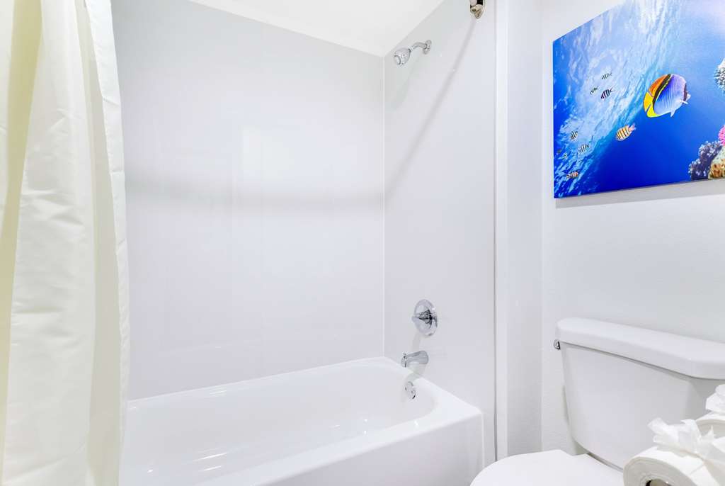 La Quinta Inn & Suites by Wyndham Jacksonville Mandarin - photo 42
