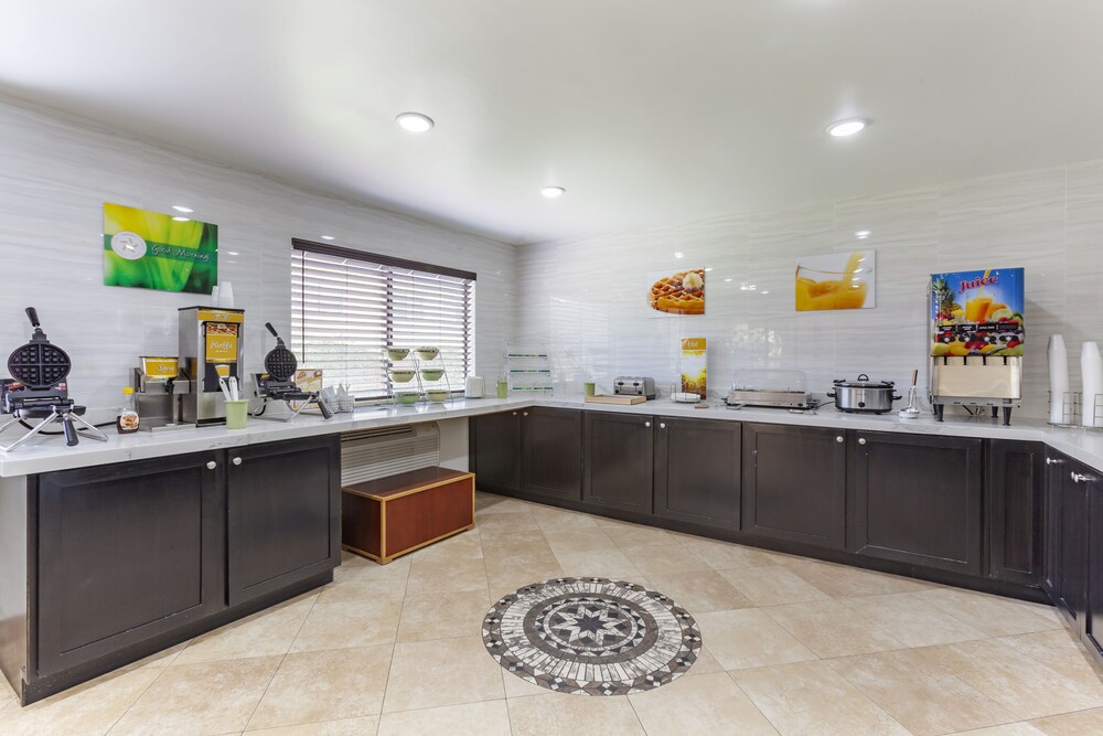Quality Inn Phoenix Scottsdale West - photo 26