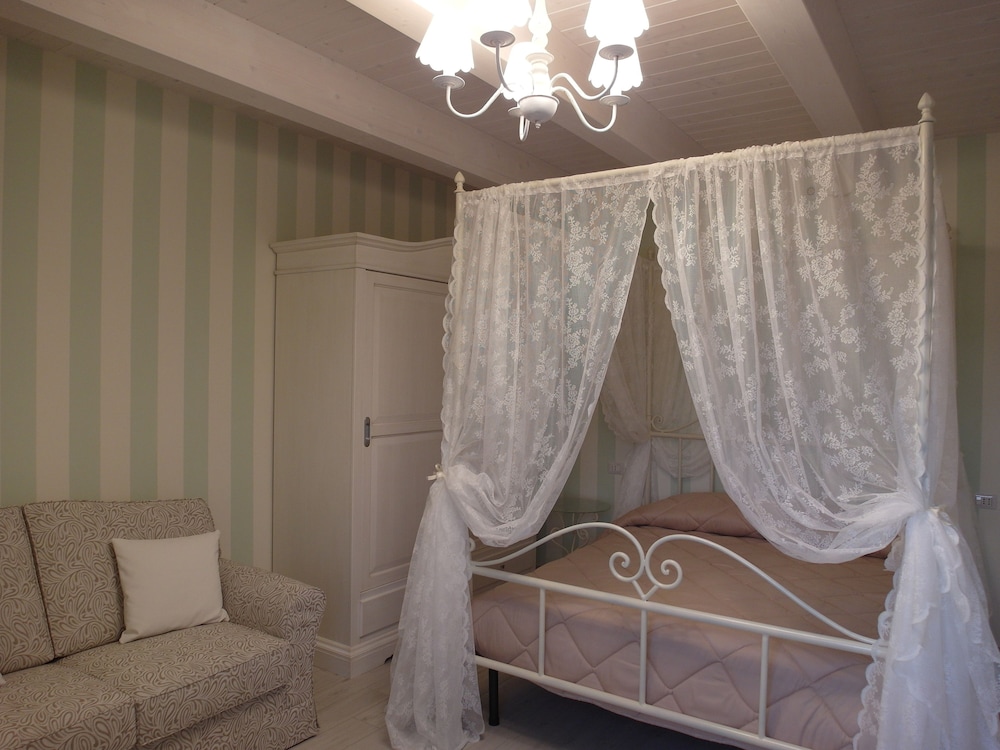 Ca' del Conte — 4-Star Luxury Hotel in Padula, Italy