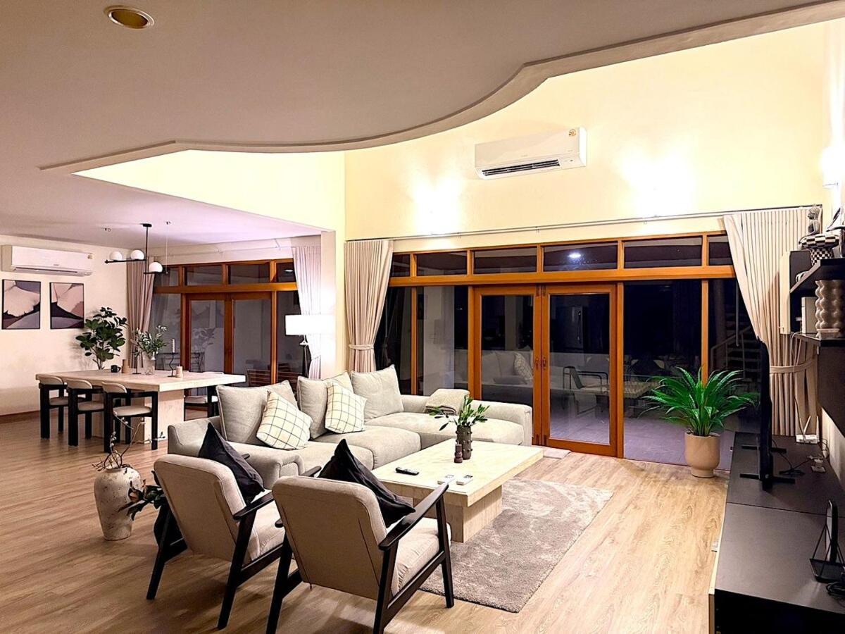 Newly Renovated Modern 3BR Blue Canyon Golf Villa — 4-Star Luxury Hotel in Phuket, Thailand