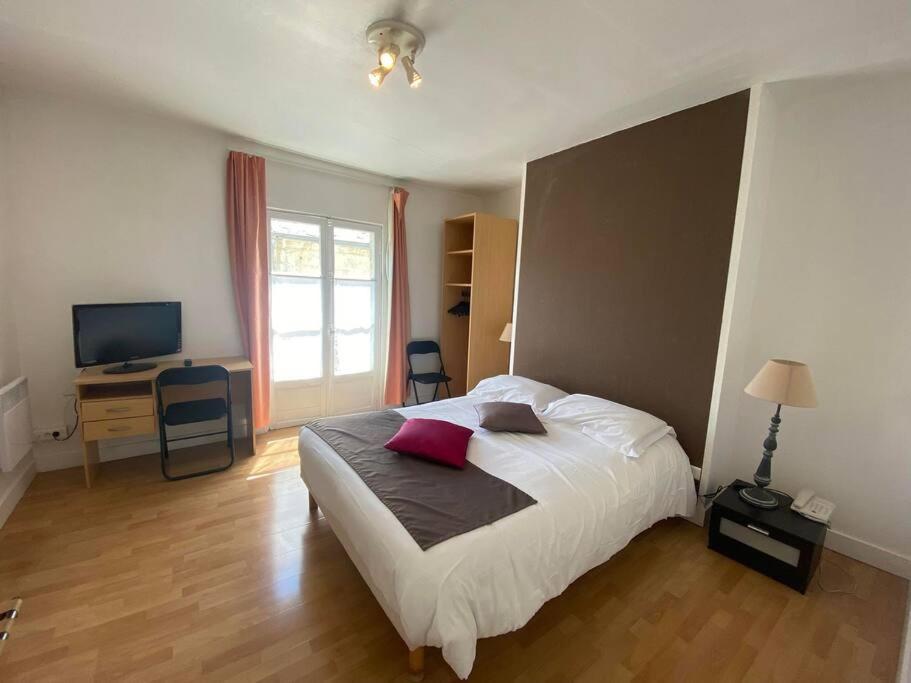 Logement de Groupe a Villandry Avec Terrasse — hotel in Villandry