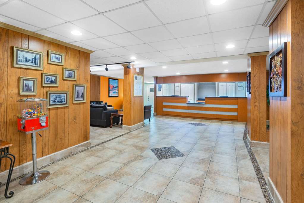 Howard Johnson by Wyndham Staunton - photo 10