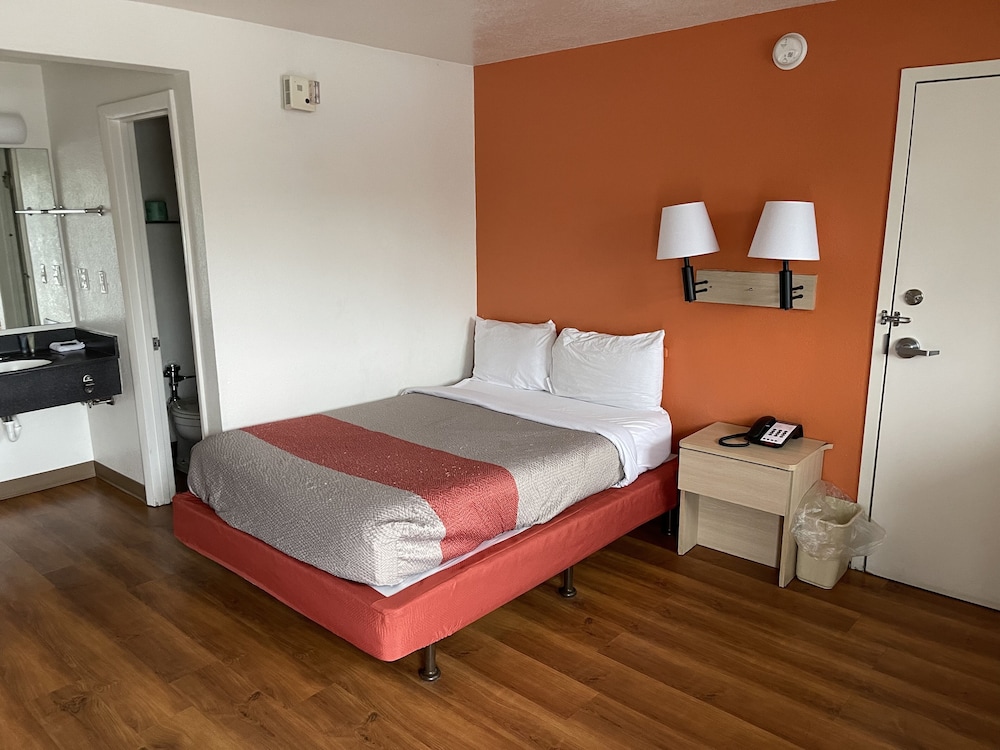 Travelodge By Wyndham Brattleboro Vt - photo 7