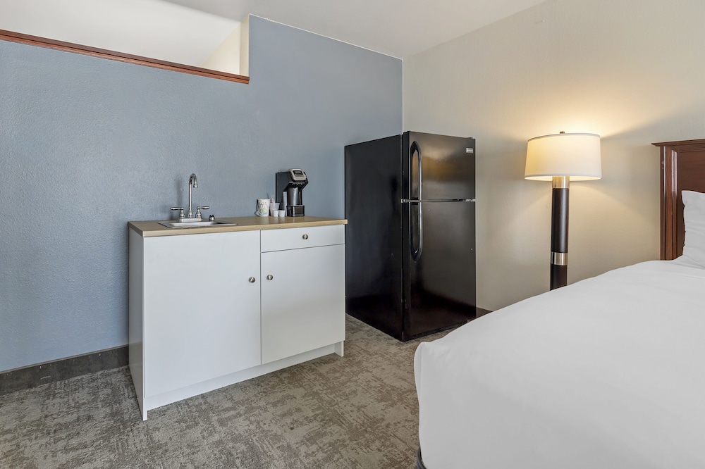Seaport Inn and Suites - photo 7
