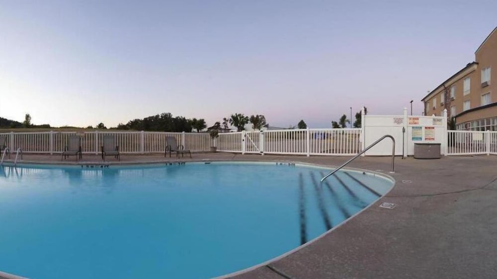 Holiday Inn Express Hotel & Suites Mountain Home by IHG - photo 14