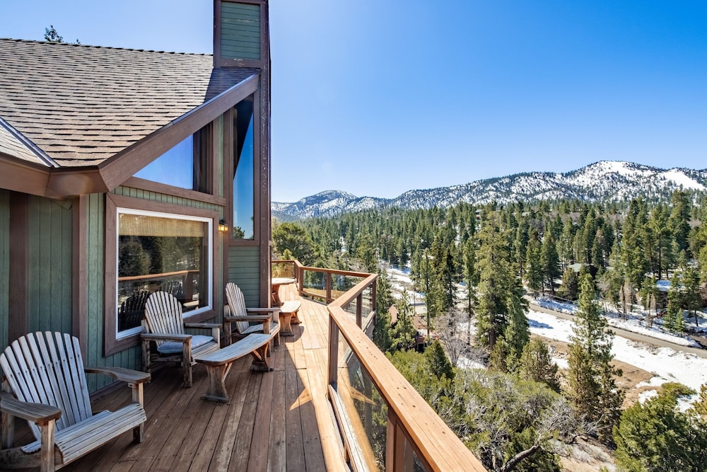 Endless View Lodge By Avantstay Incredible Views Close To Bear Mountain Ski Resort W Hot Tub — Big Bear Lake