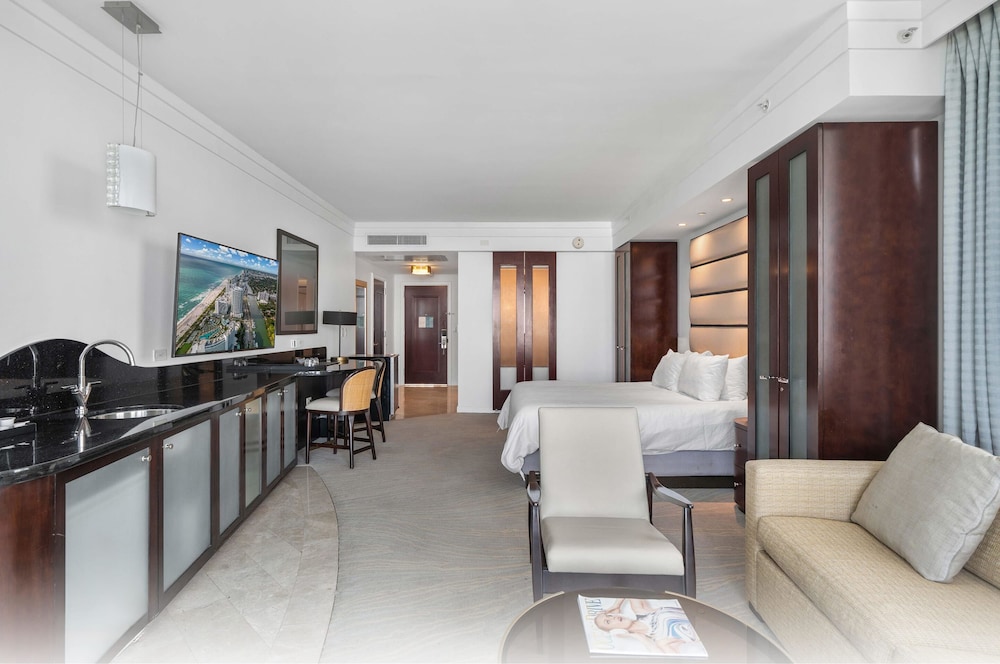 Fontainebleau Miami Beach Private Luxury Suites - photo 43