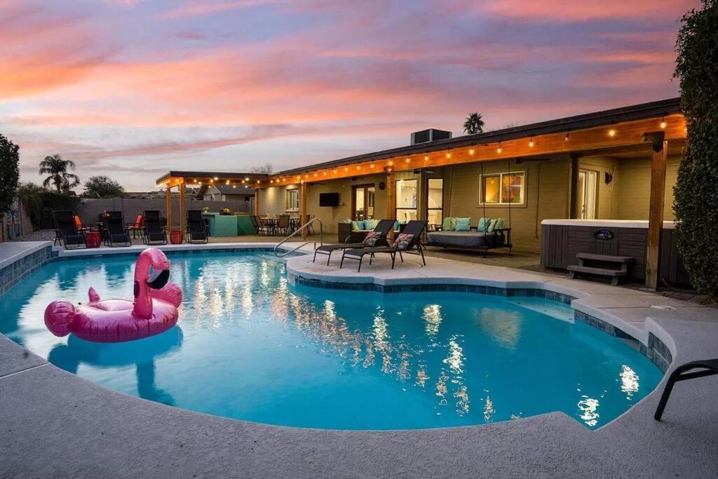 Above Average Airbnb Pool Games - last minute hotel in Phoenix