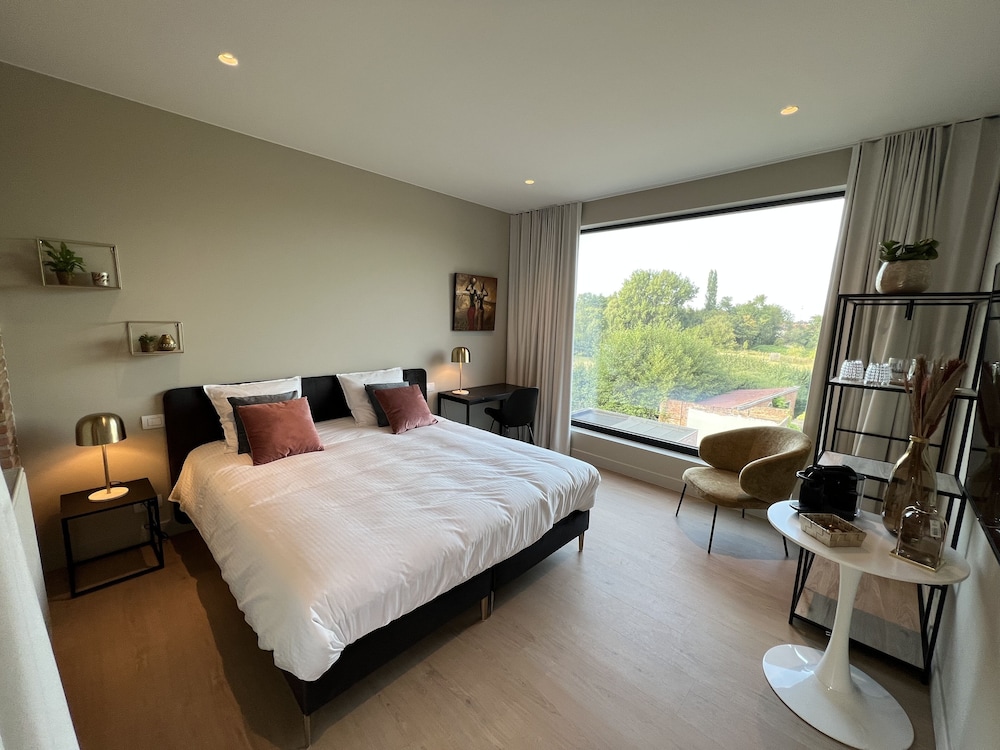 Tuss — 5-Star Luxury Hotel in Kortrijk, Belgium