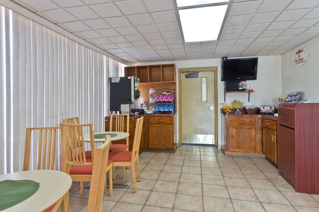 Super 8 by Wyndham Melbourne - photo 33