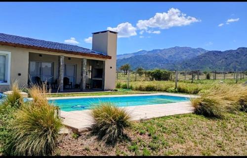 Casita de campo con piscina — hotel in La Punta