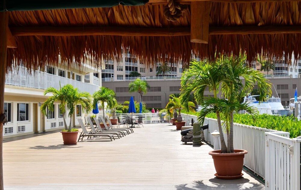 Legacy Harbour Hotel & Suites - photo 24