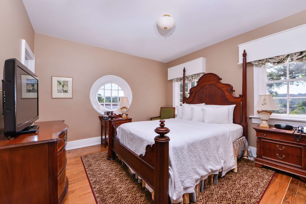 Hampton Inn Lexington Historic District - photo 12