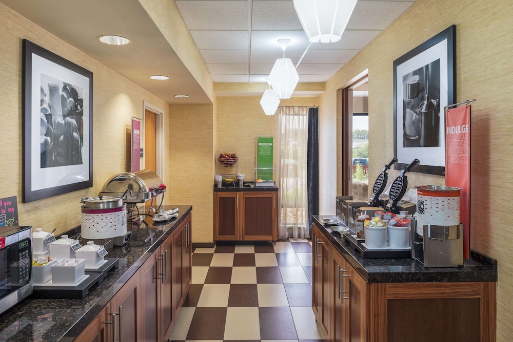 Hampton Inn Columbia - photo 30
