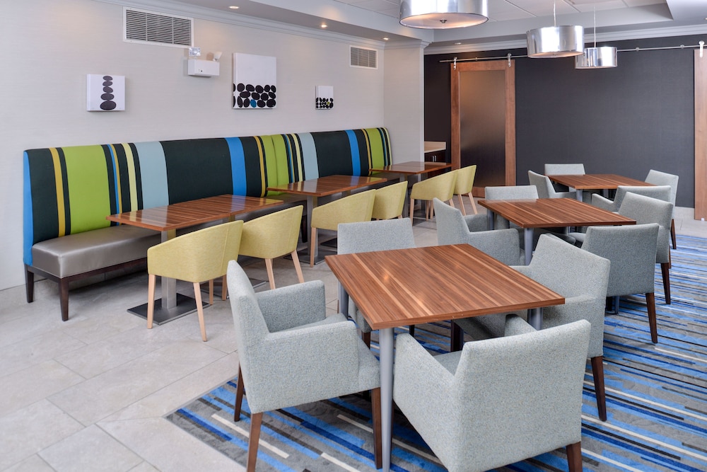 Holiday Inn Express St. Louis West O'Fallon by IHG - photo 57