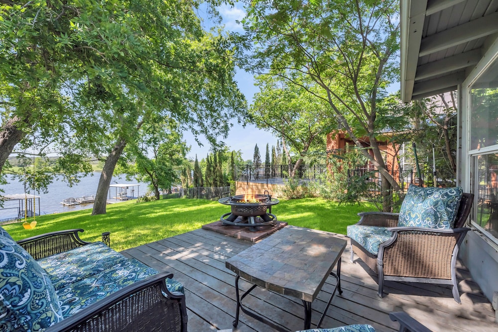 River Oaks Place — 4-Star Luxury Hotel in Kingsland, United States