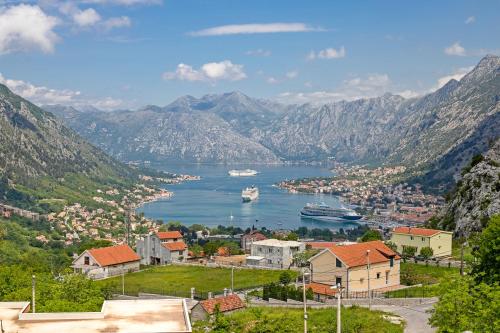 Four Seasons Apartments — 4-Star Luxury Hotel in Kotor, Montenegro