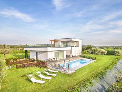 Villa Angelina — 4-Star Luxury Hotel in Lazise, Italy
