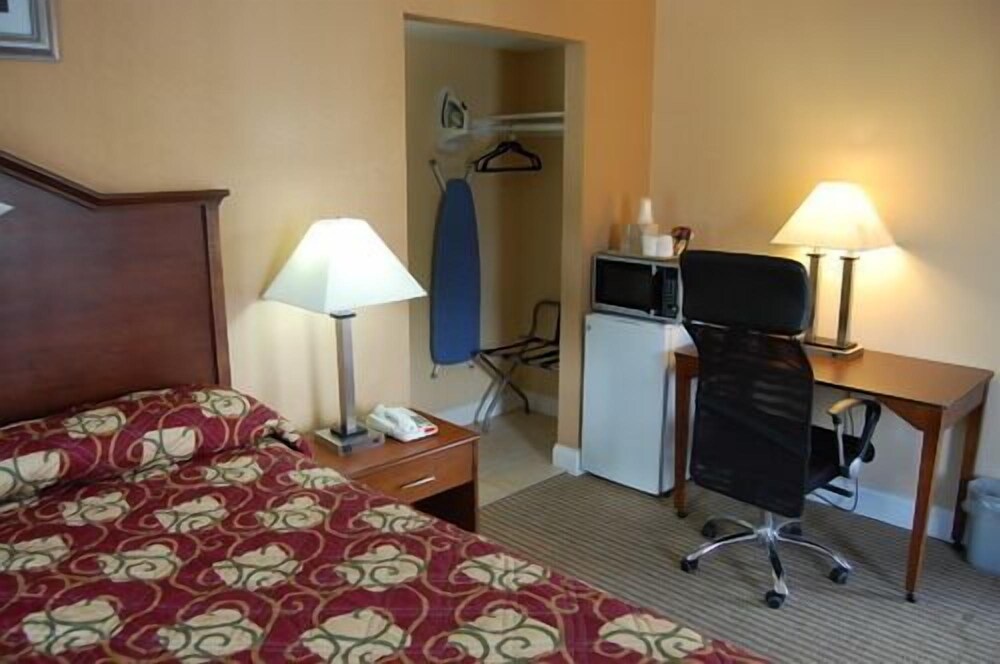 Towne Motel Alexandria - photo 7