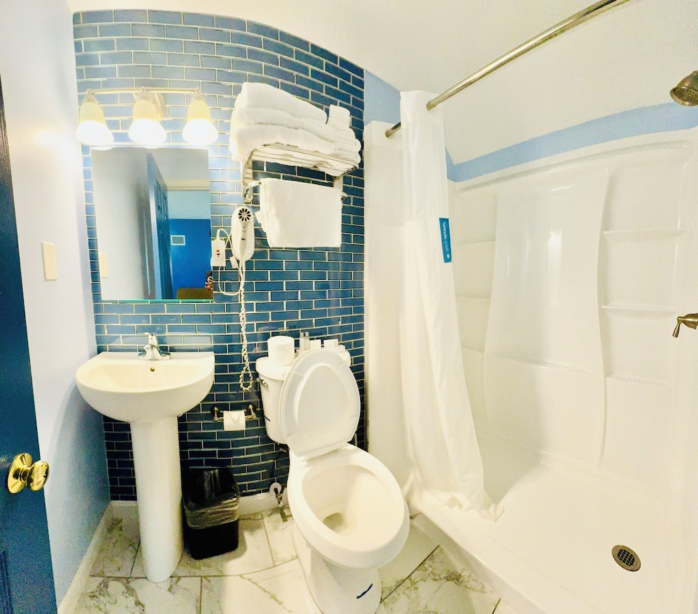 Blue Spruce Motel & Townhouses - photo 28