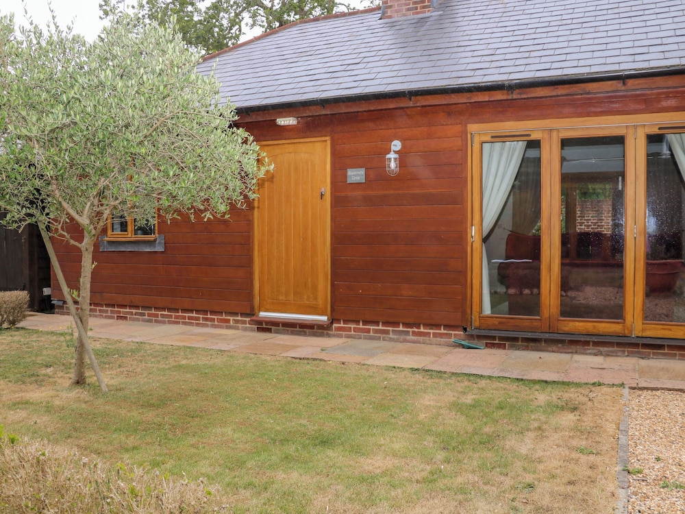 Squirrels Drey - carbon neutral hotel in Fareham