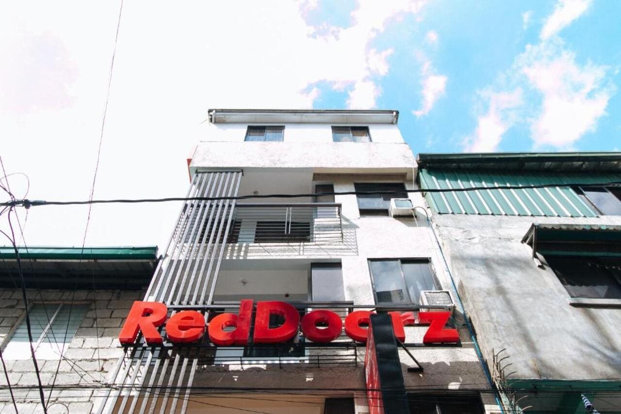 RedDoorz @ DBuilders Rooms Ph2 Taguig in Manila, Philippines