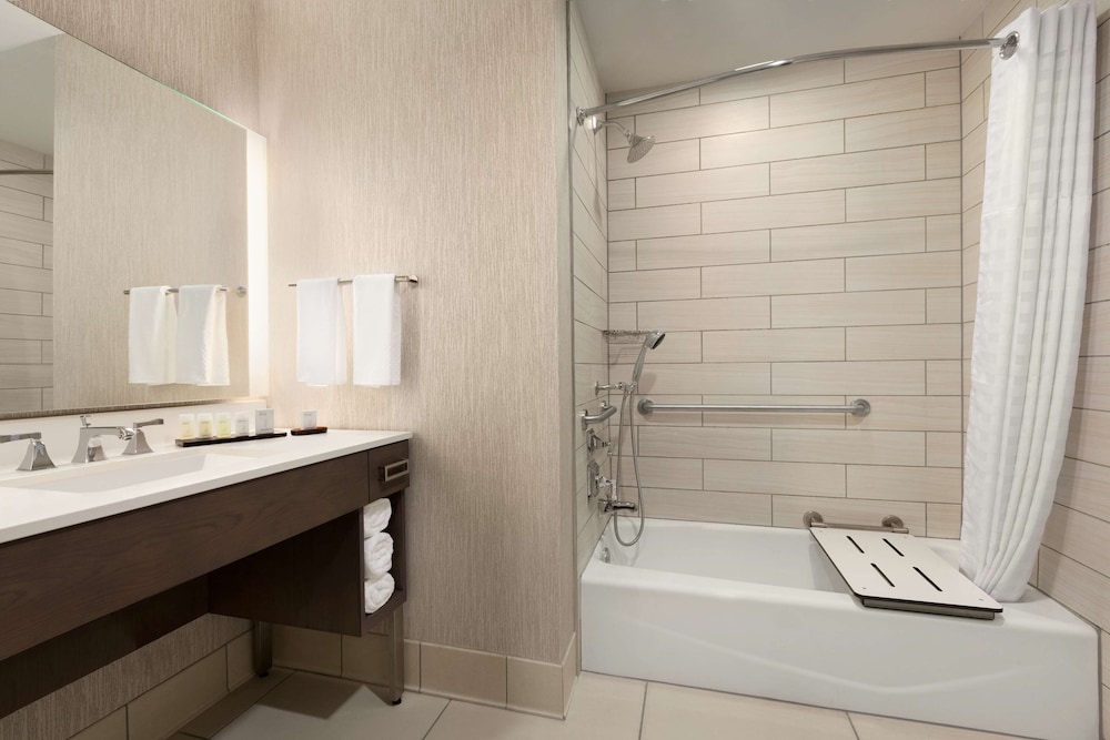 Embassy Suites by Hilton San Antonio Brooks Hotel & Spa - photo 21
