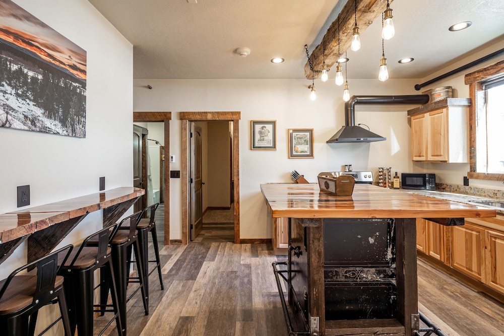 The Adventure Inn Yellowstone - photo 28