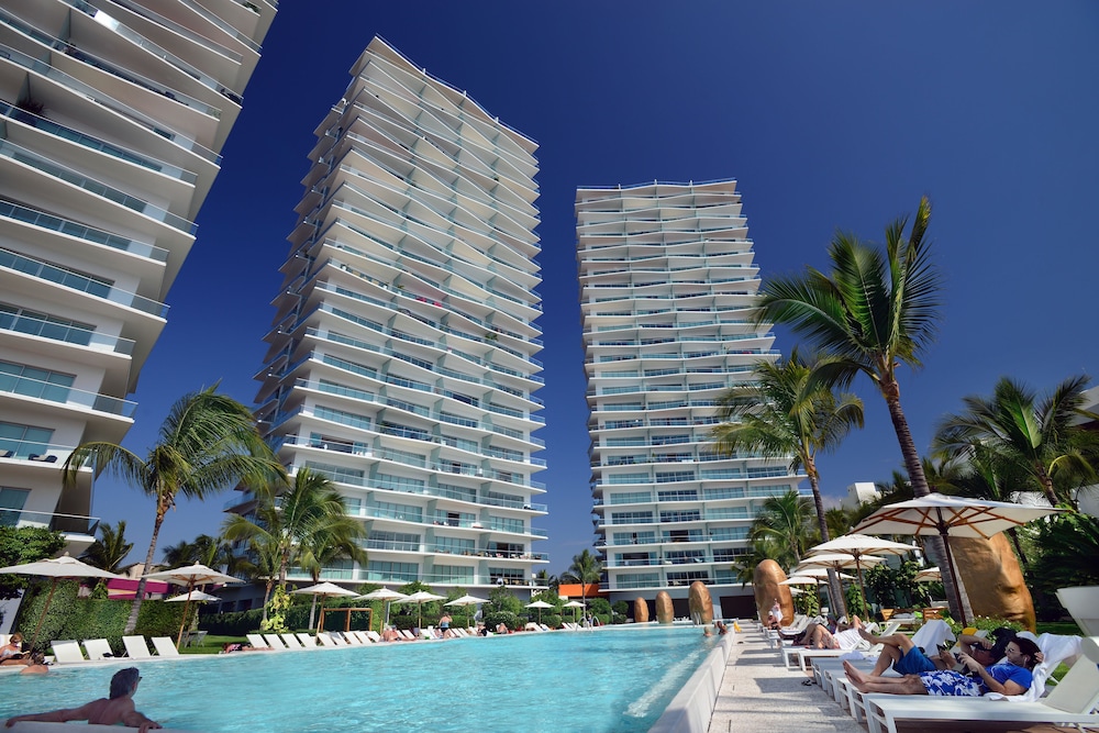Oceanfront 19th Icon Puerto Vallarta — 4-Star Luxury Hotel in Puerto Vallarta, Mexico