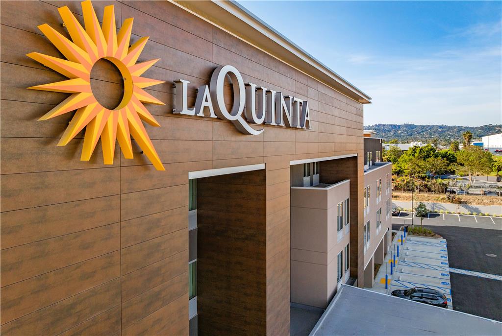 La Quinta Inn & Suites by Wyndham La Habra - photo 2
