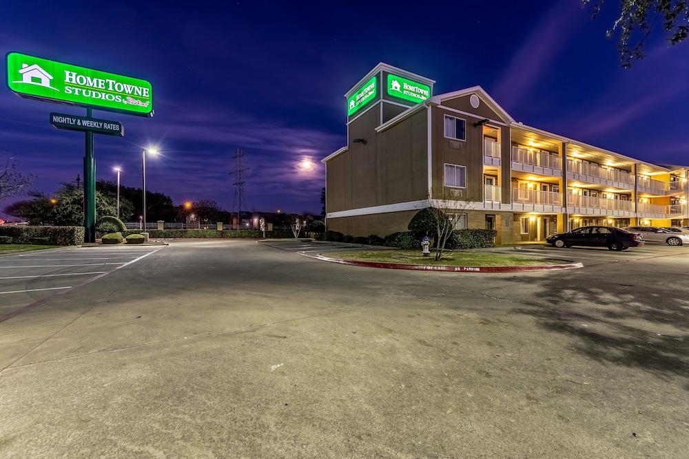 HomeTowne Studios by Red Roof Dallas Mesquite - photo 22
